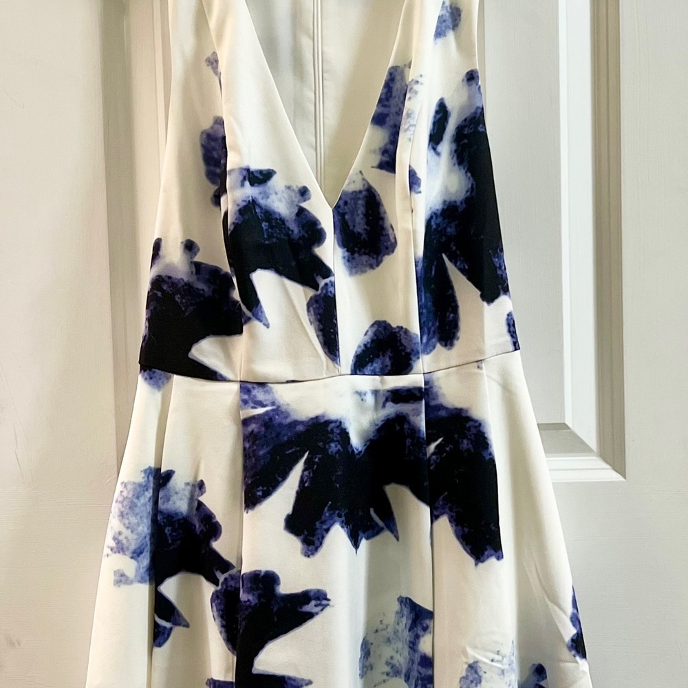 Lulu's Backless White and Navy Dress